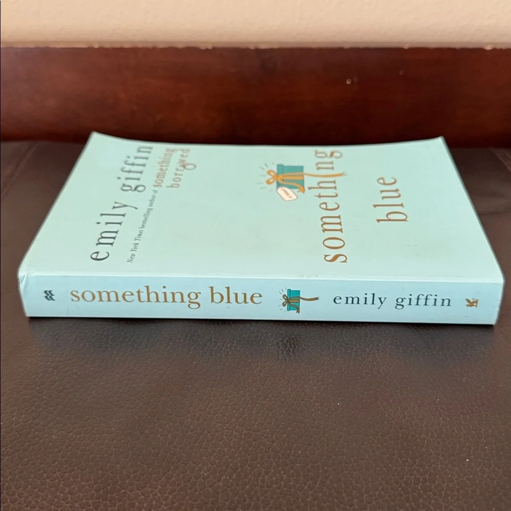 Emily Giffin “Something Blue” Fiction Paperback Novel